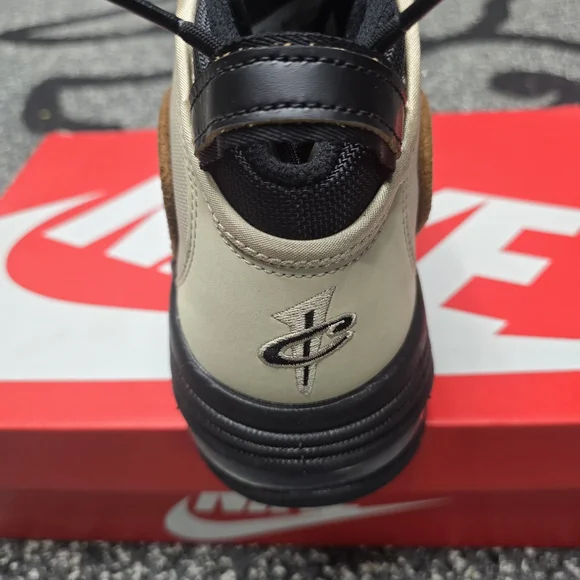 Nike Men's Black and White Sneakers - Picture 4 of 7